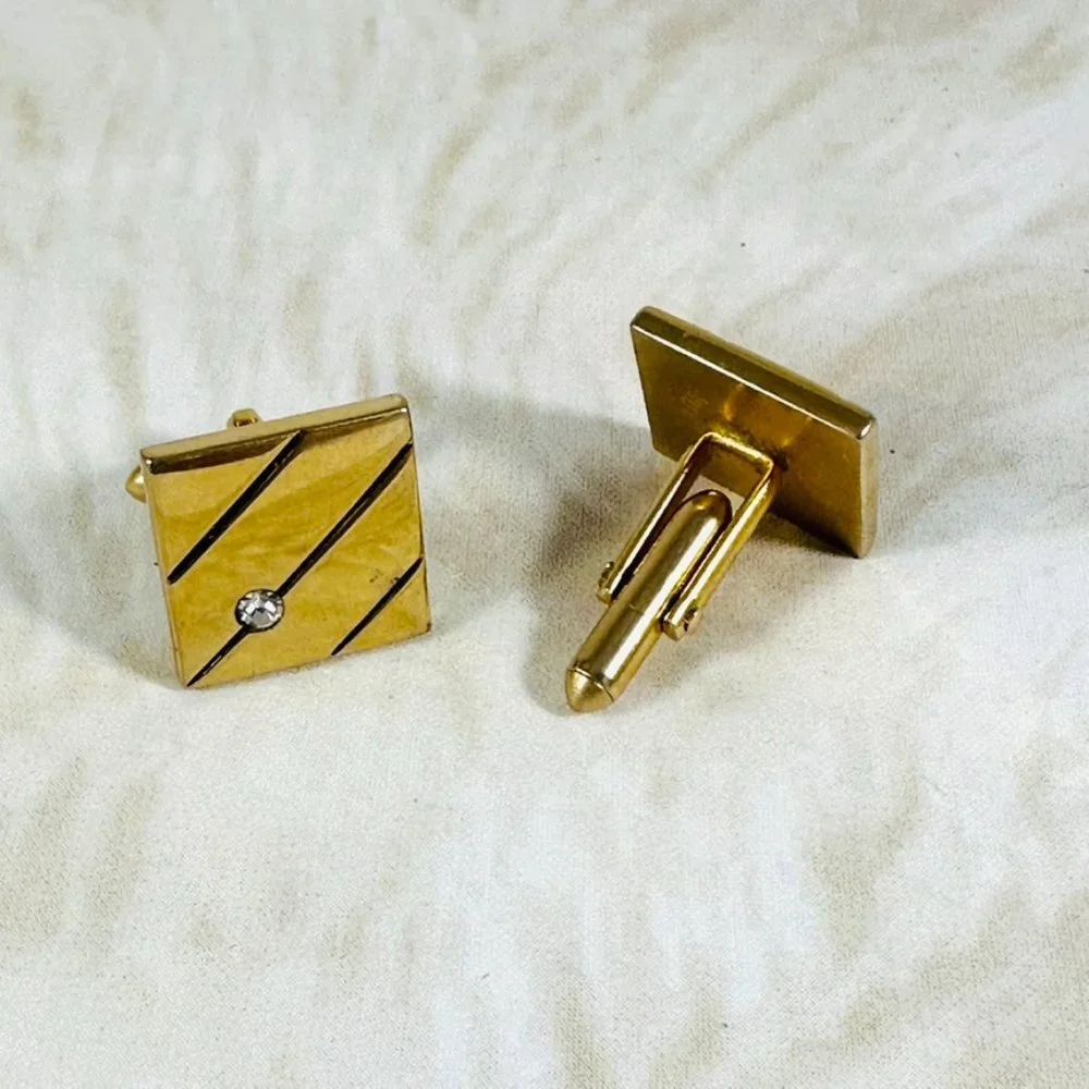 Mens Vintage SWANK gold square cufflinks with inset rhinestones.